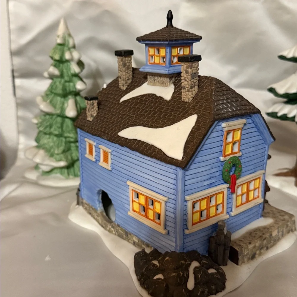 Dept 56 village house chowder house RETIRED - Picture 2 of 3